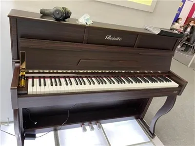 Beisite vystavuje nástroje na výstave nástrojov Alaheim v Los Angeles, USA.